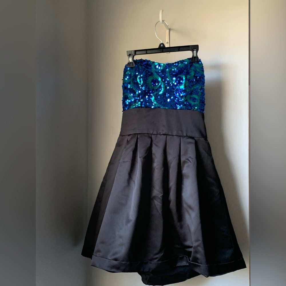 Formal dress, knee lenght, size: medium